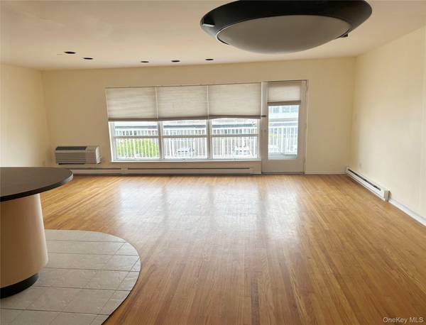 750 Lido BLVD #24b upper, Lido Beach, NY 11561