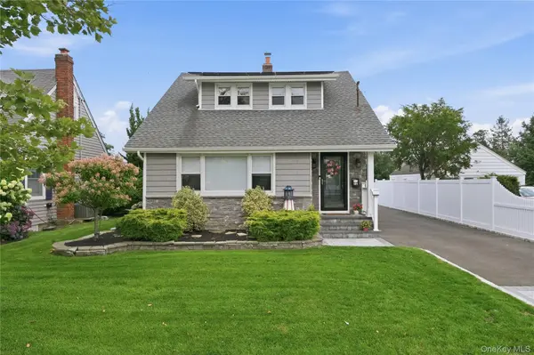 12 S Bay AVE, Amityville, NY 11701