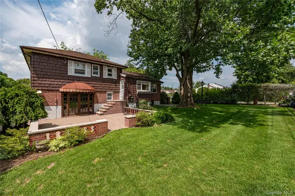 27 Ann DR, Syosset, NY 11791