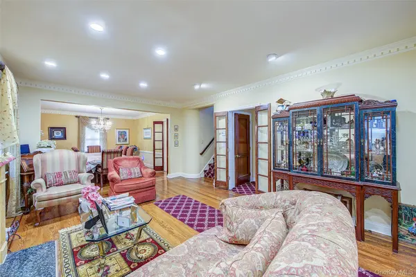 75-12 174th ST, Fresh Meadows, NY 11366