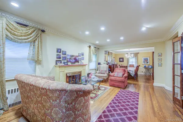 75-12 174th ST, Fresh Meadows, NY 11366