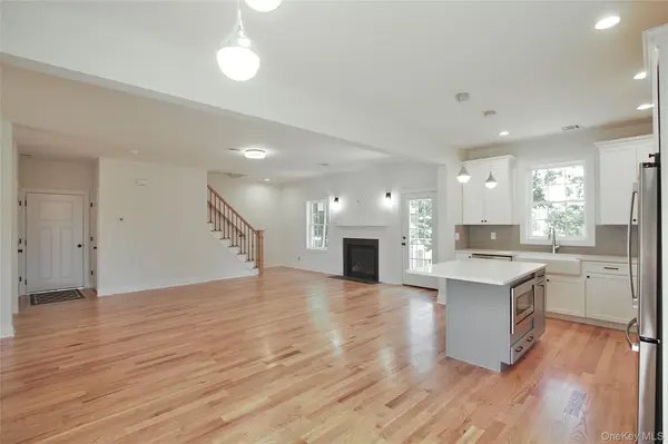 84 Frank ST, New Windsor, NY 12553