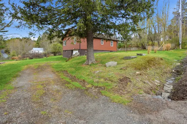 27 Old County RD, Cochecton, NY 12726