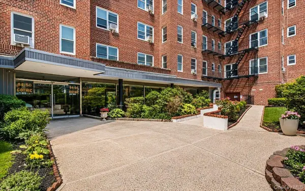 84-50 169th ST #315, Jamaica, NY 11432