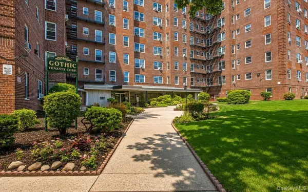 84-50 169th ST #315, Jamaica, NY 11432