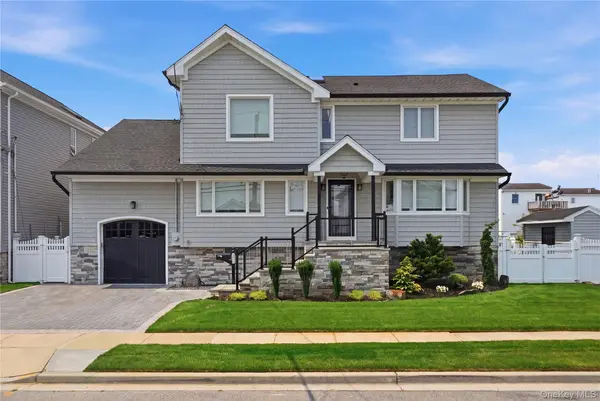 905 S 6th ST, Lindenhurst, NY 11757