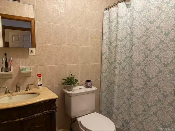 94-81 218th ST, Queens Village, NY 11428