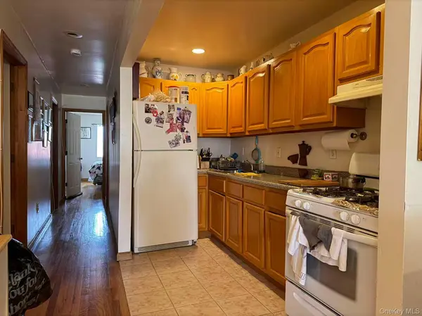 94-81 218th ST, Queens Village, NY 11428