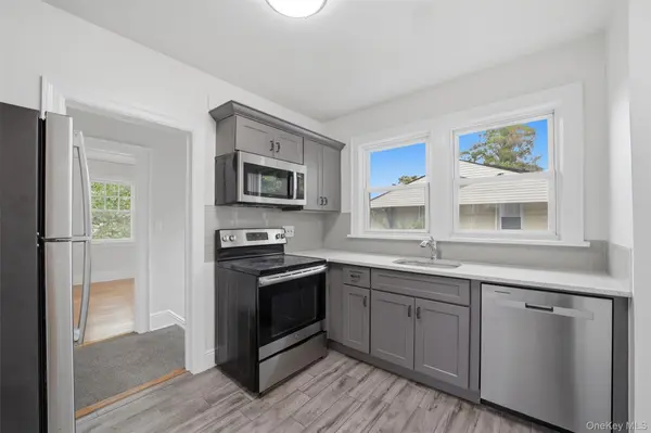 49 Sylvan PL, New Rochelle, NY 10801