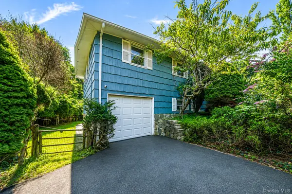 8 Dartmouth RD, Shoreham, NY 11786