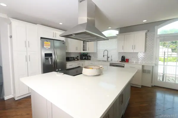 3260 Judith LN, Oceanside, NY 11572