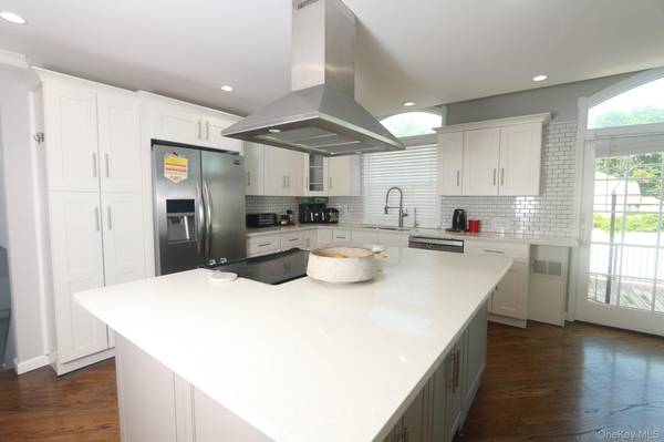 3260 Judith LN, Oceanside, NY 11572