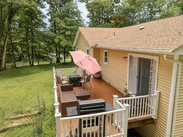 386 Nashopa RD, Bloomingburg, NY 12721