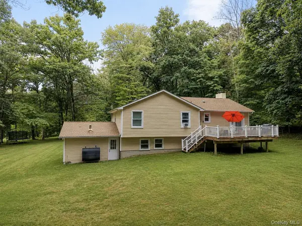 386 Nashopa RD, Bloomingburg, NY 12721
