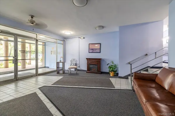 100 S Ocean AVE #4U, Freeport, NY 11520