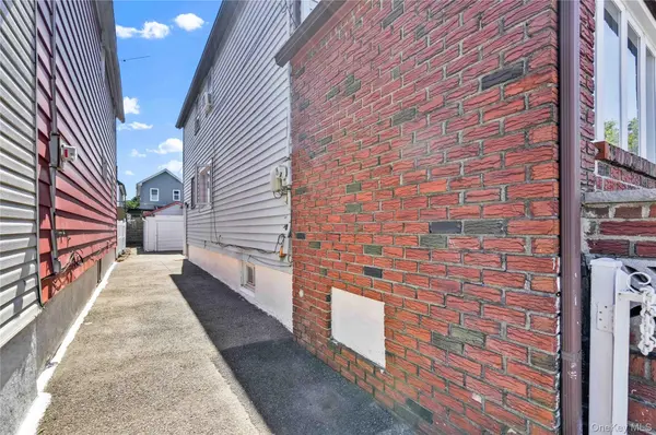 10762 106th ST, Ozone Park, NY 11417