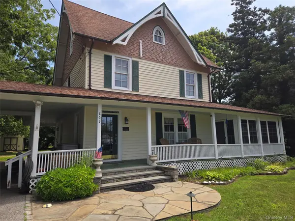 263 Candee AVE, Sayville, NY 11782