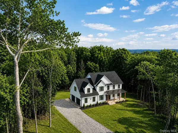 3 Elbow LN, Highland, NY 12528
