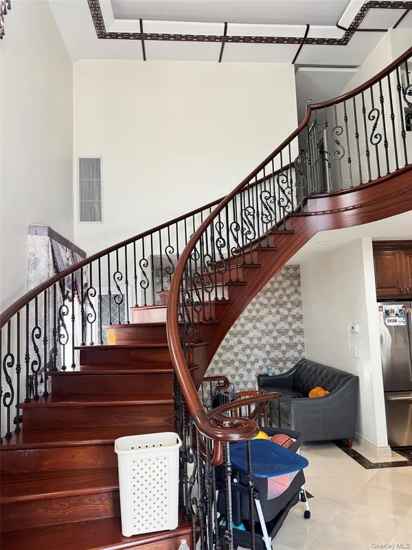 147-22 18th AVE, Whitestone, NY 11357