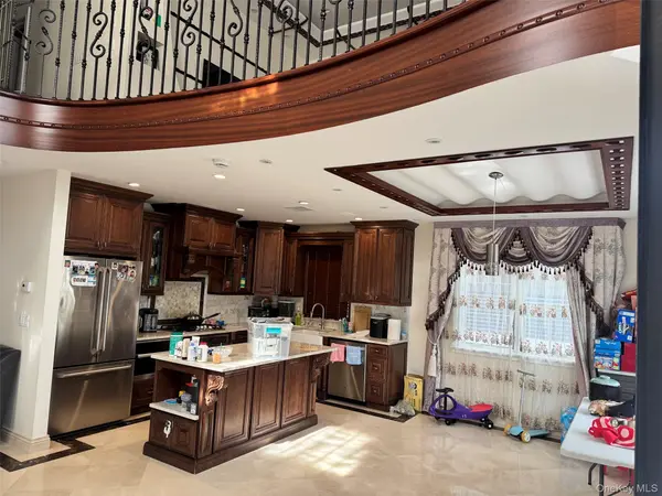 147-22 18th AVE, Whitestone, NY 11357