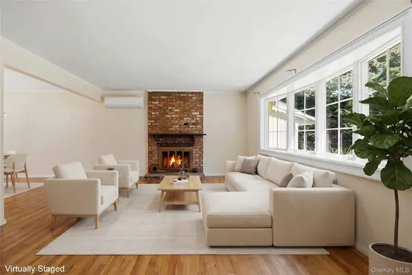 89 Burton LN, Commack, NY 11725