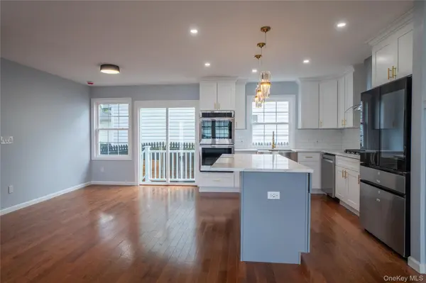 139 maple AVE, Bethpage, NY 11714