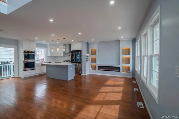139 maple AVE, Bethpage, NY 11714