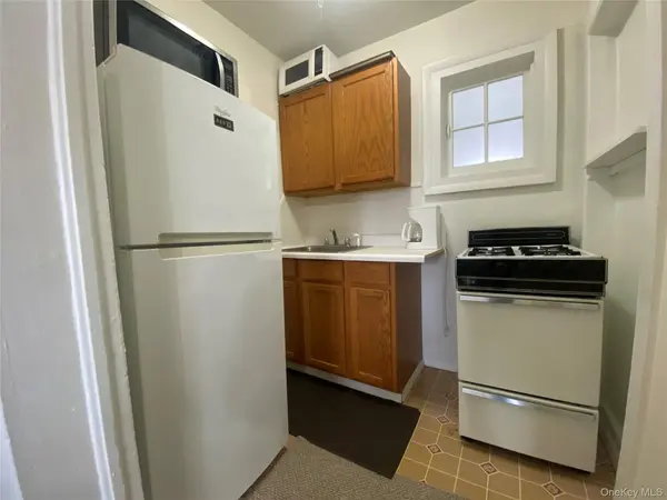 94 Sanfordville RD #4, Warwick, NY 10990