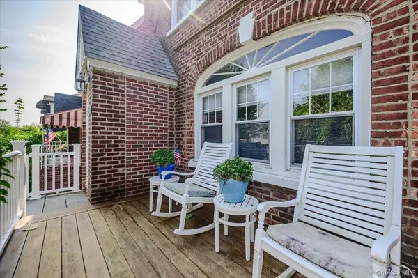 516 W Market ST, Long Beach, NY 11561