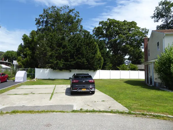 95 Valentine AVE #2nd Fl, Glen Cove, NY 11542