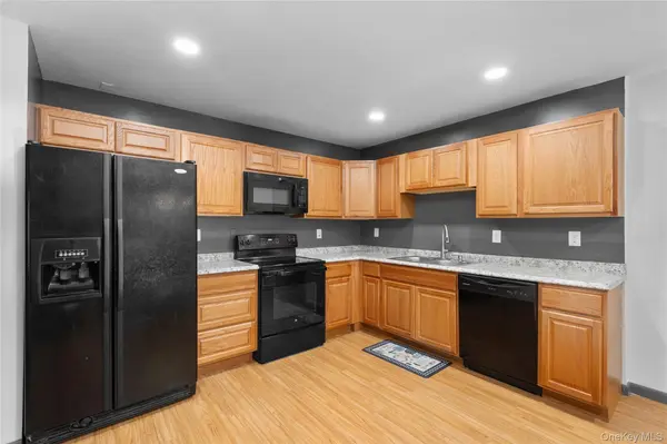 23 Scarborough LN #A, Wappingers Falls, NY 12590