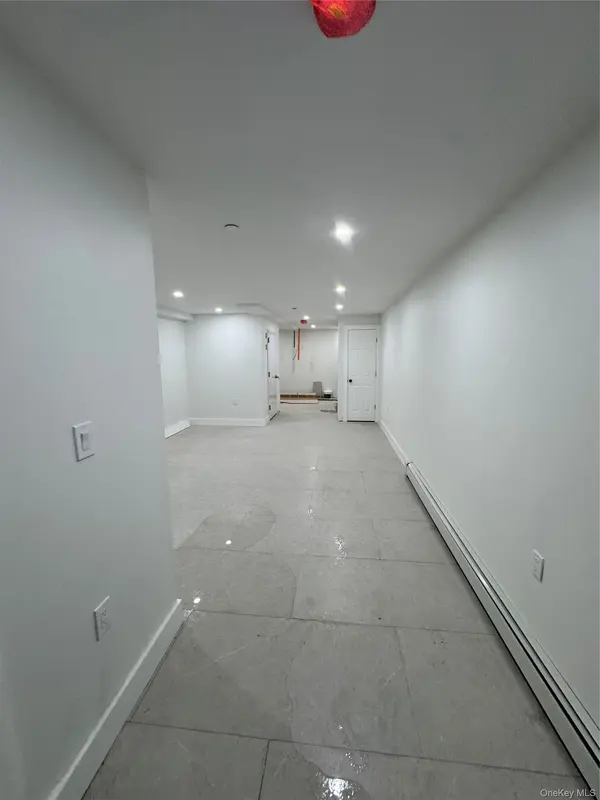 121-11 195th ST, Saint Albans, NY 11413
