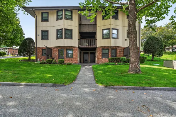 3 Hampton CT #B, Yorktown Heights, NY 10598