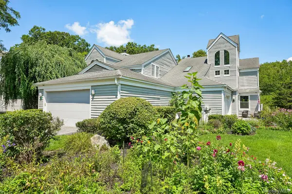 38 Woodlands DR, Tuxedo Park, NY 10987