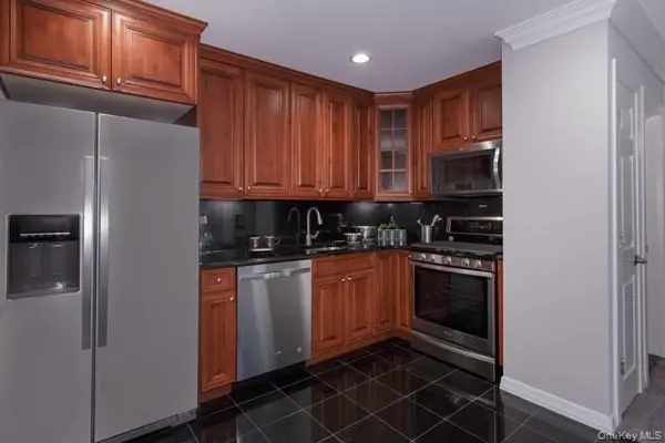 9 Ipswich PL #0907A, Coram, NY 11727