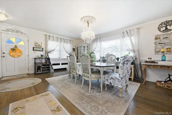 25 Rhode Island AVE, Massapequa, NY 11758