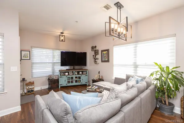 54 Barley LN #54L, Patchogue, NY 11772