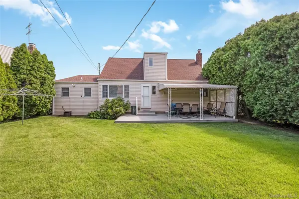 2671 7th AVE, East Meadow, NY 11554