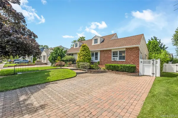 2671 7th AVE, East Meadow, NY 11554