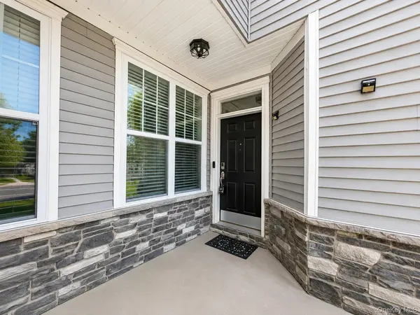 37 Lindentree LN, Middletown, NY 10940