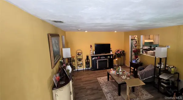 147 Birchwood RD #147, Medford, NY 11763