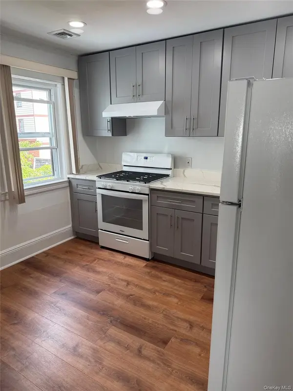 212 Orchard ST, Westbury, NY 11590
