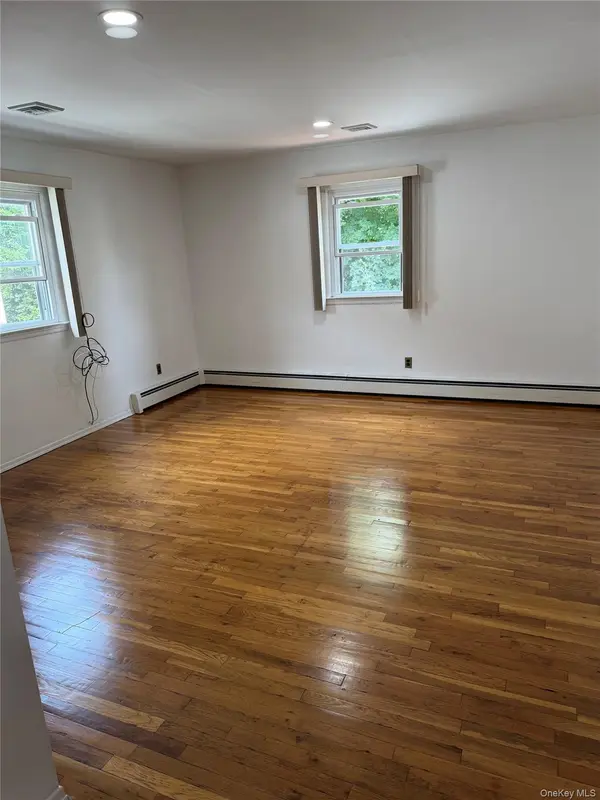 212 Orchard ST, Westbury, NY 11590