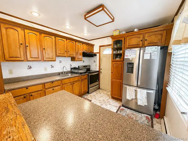 80 Carroll ST, Brentwood, NY 11717