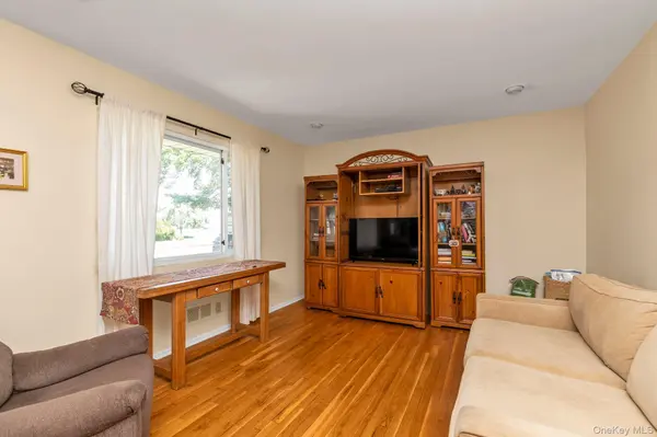 132 Norman DR, East Meadow, NY 11554