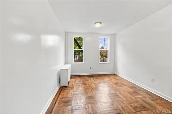 1022 E 219th ST, Bronx, NY 10469