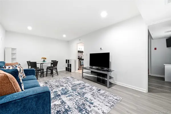 15 Sierra CT #15, Coram, NY 11727