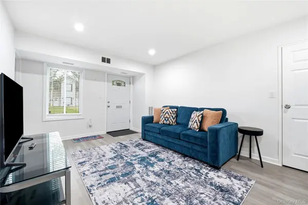 15 Sierra CT #15, Coram, NY 11727