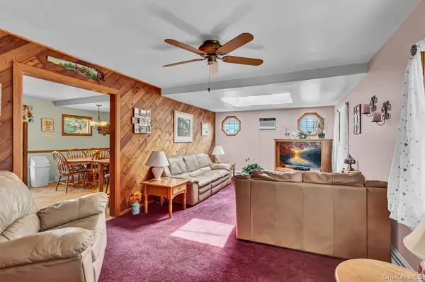 24 Seaton ST, Massapequa, NY 11758