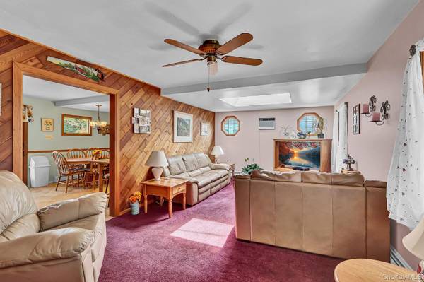 24 Seaton ST, Massapequa, NY 11758